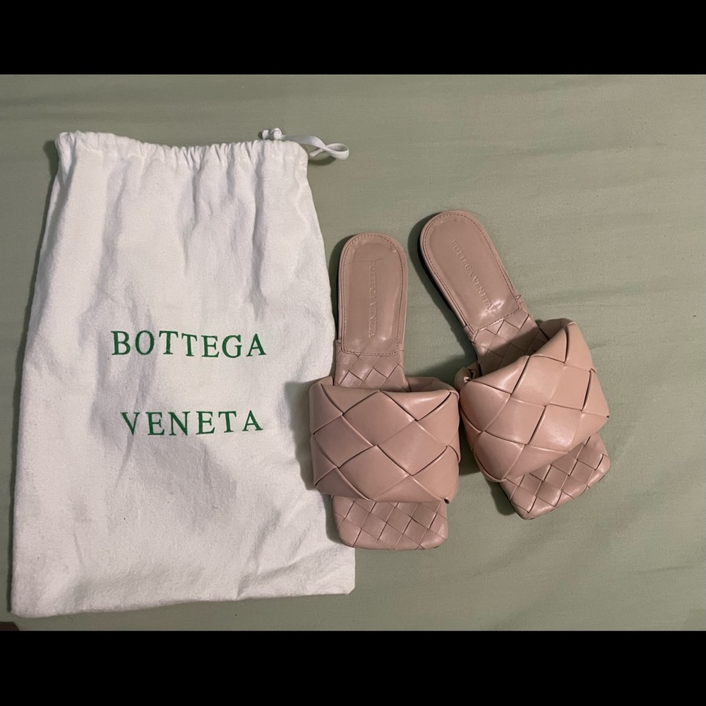 Bottega Veneta Lido flat sandal in slipper